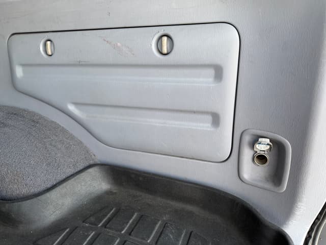 1999 Toyota Hilux Surf JDM car for sale — photo 22 of 25
