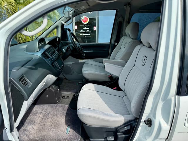 2000 Mitsubishi Delica JDM car for sale — photo 15 of 24