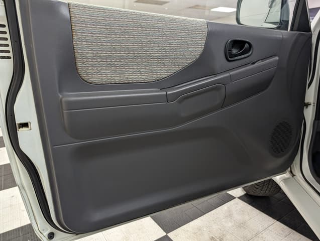 1996 Mitsubishi Pajero JDM car for sale — photo 21 of 24