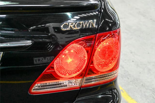 2007 Toyota Crown JDM car for sale — photo 10 of 25