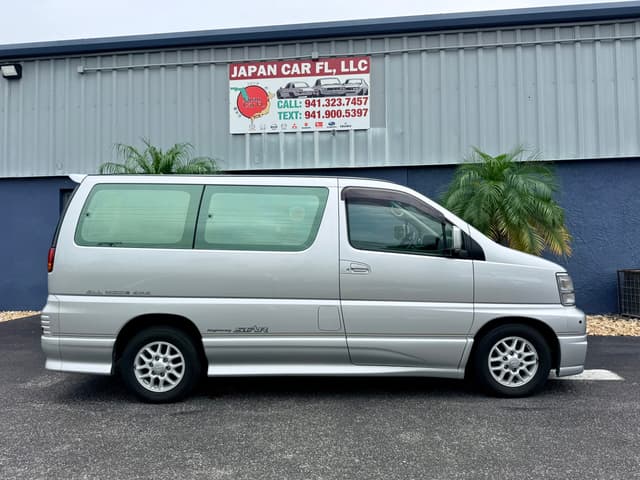 1998 Nissan Elgrand JDM car for sale — photo 9 of 22