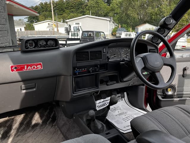 1990 Toyota Hilux JDM car for sale — photo 24 of 25