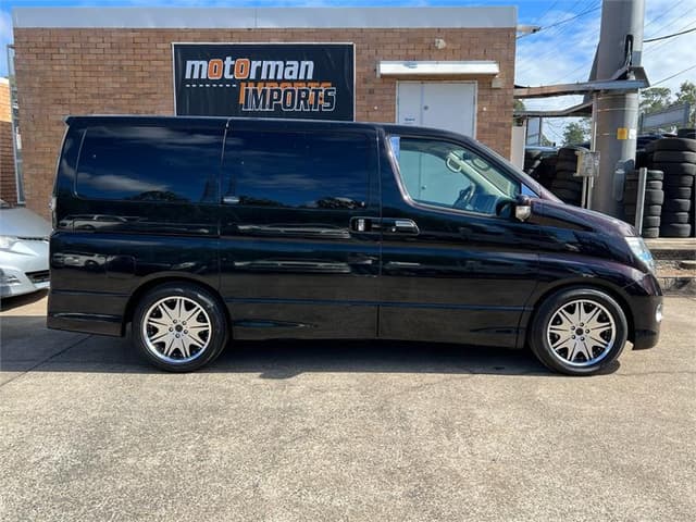 2009 Nissan Elgrand JDM car for sale — photo 5 of 18
