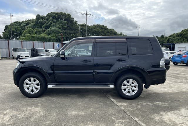 2011 Mitsubishi Pajero JDM car for sale — photo 6 of 25