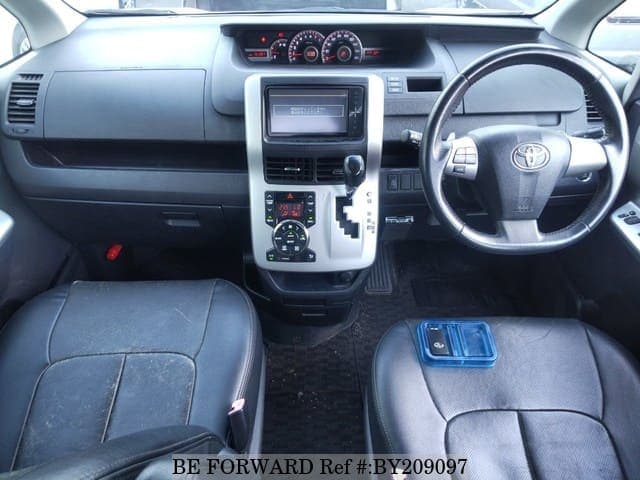 2010 Toyota Voxy JDM car for sale — photo 3 of 6