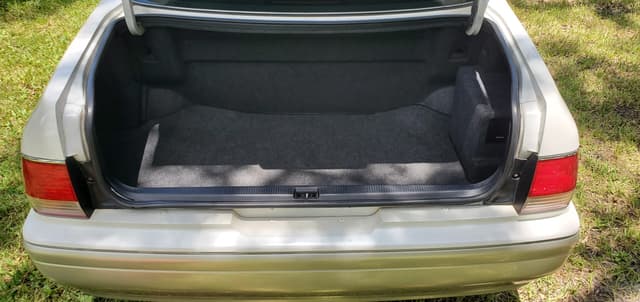 1997 Toyota Crown JDM car for sale — photo 12 of 15