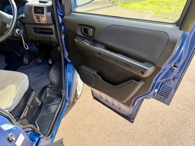 1999 Mitsubishi Town Box JDM car for sale — photo 18 of 25