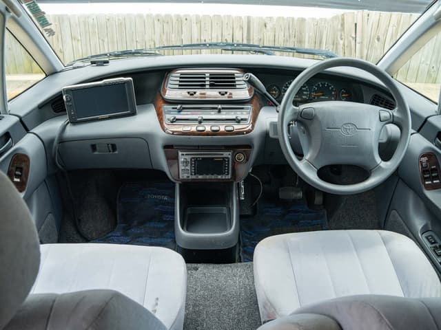 1998 Toyota Estima JDM car for sale — photo 11 of 15