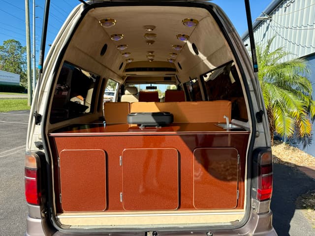1998 Toyota Grand Hiace JDM car for sale — photo 21 of 24