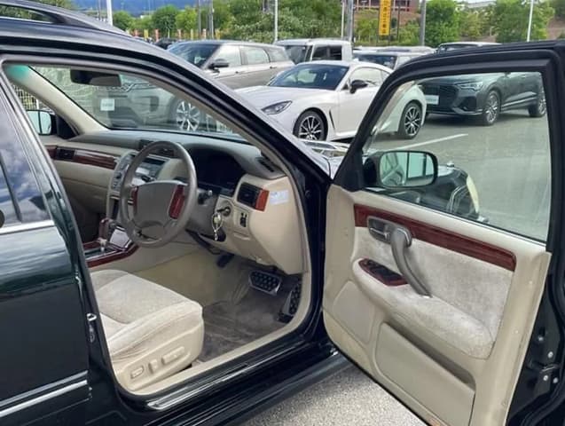 2000 Toyota Crown JDM car for sale — photo 23 of 25
