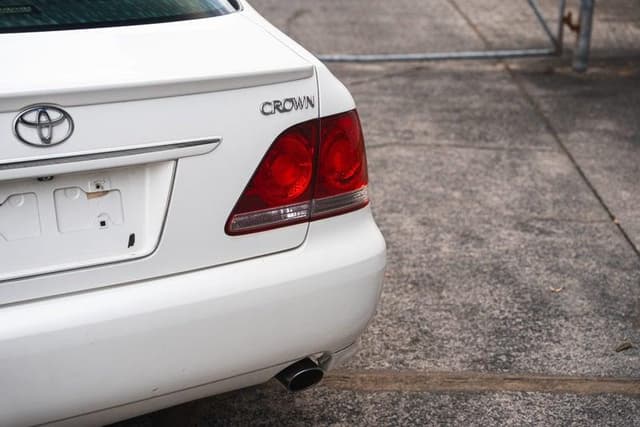 2005 Toyota Crown JDM car for sale — photo 10 of 20