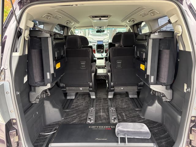 2010 Toyota Vellfire JDM car for sale — photo 10 of 23