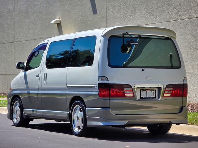 2000 Toyota Grand Hiace JDM car for sale — photo 22 of 25