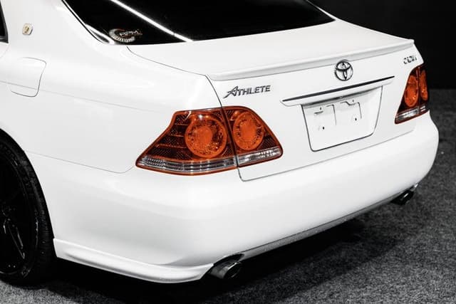 2005 Toyota Crown JDM car for sale — photo 8 of 10
