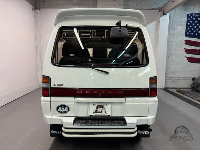 1991 Mitsubishi Delica JDM car for sale — photo 18 of 25