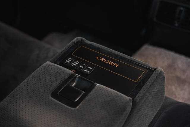 2005 Toyota Crown JDM car for sale — photo 16 of 20