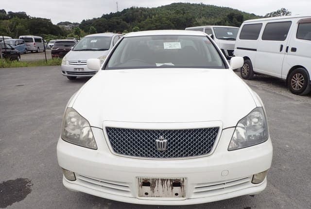 2005 Toyota Crown JDM car for sale — photo 8 of 25