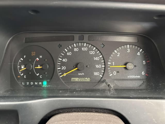 2001 Toyota HiAce JDM car for sale — photo 10 of 25