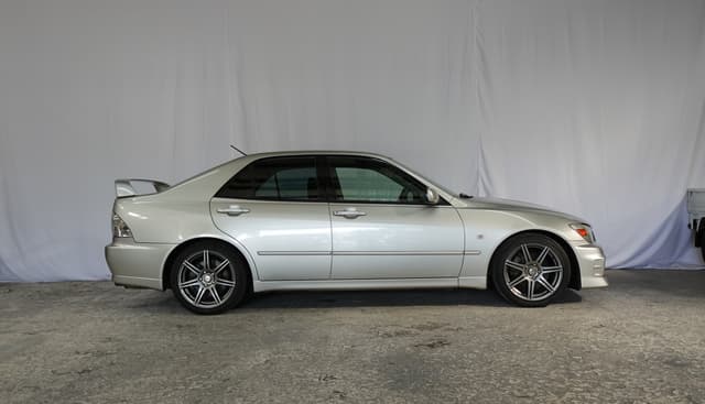 1999 Toyota Altezza JDM car for sale — photo 7 of 12