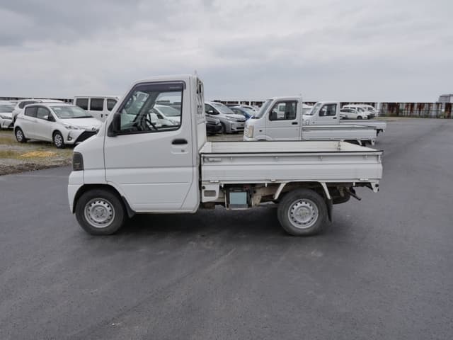 2002 Mitsubishi Minicab JDM car for sale — photo 9 of 25
