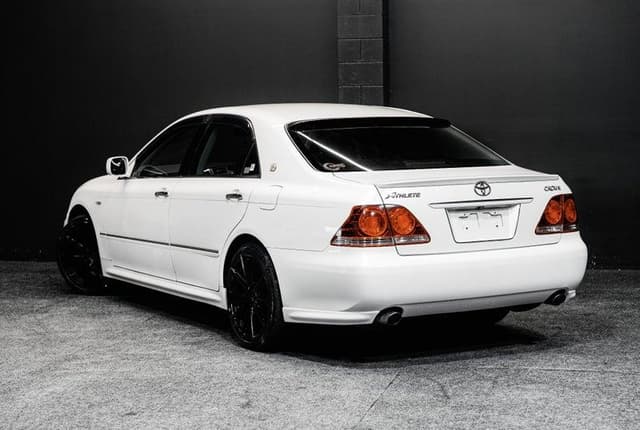 2005 Toyota Crown JDM car for sale — photo 7 of 10
