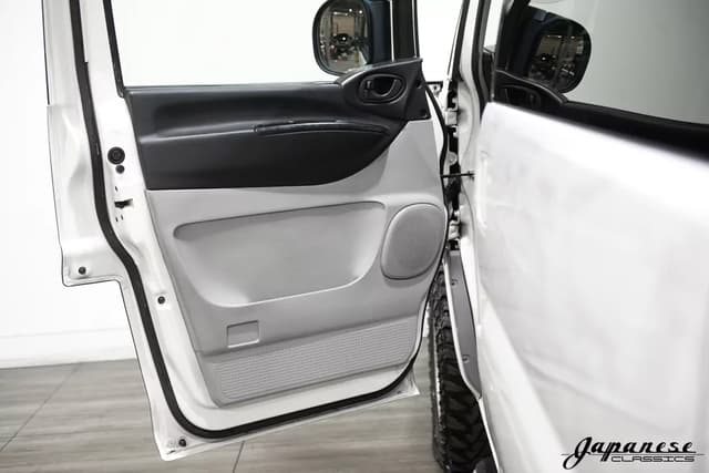 1998 Mitsubishi Delica JDM car for sale — photo 18 of 25