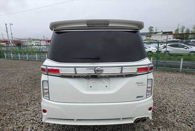 2011 Nissan Elgrand JDM car for sale — photo 8 of 25