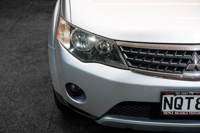 2010 Mitsubishi Outlander JDM car for sale — photo 8 of 18