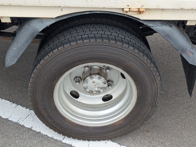 2006 Isuzu Elf JDM car for sale — photo 10 of 25