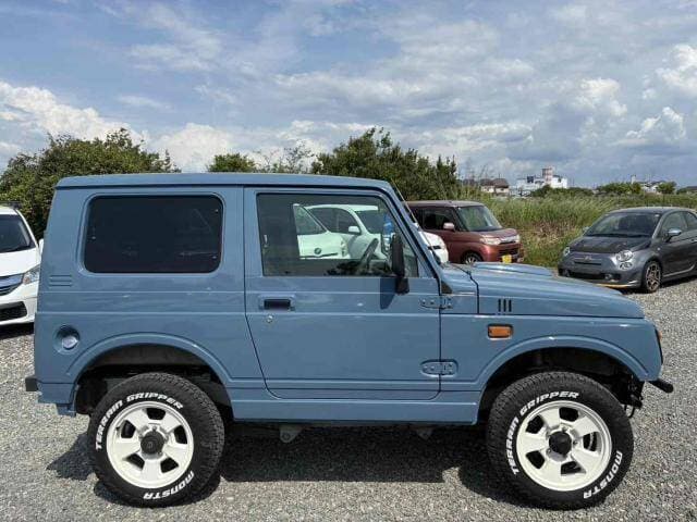 1998 Suzuki Jimny JDM car for sale — photo 18 of 19