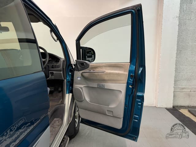 1997 Mitsubishi Delica JDM car for sale — photo 20 of 25