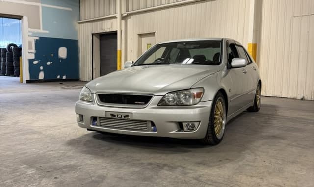 1998 Toyota Altezza JDM car for sale — photo 16 of 25