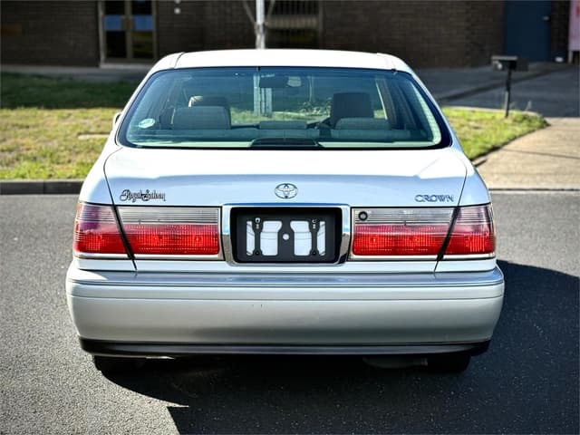 1999 Toyota Crown JDM car for sale — photo 8 of 25