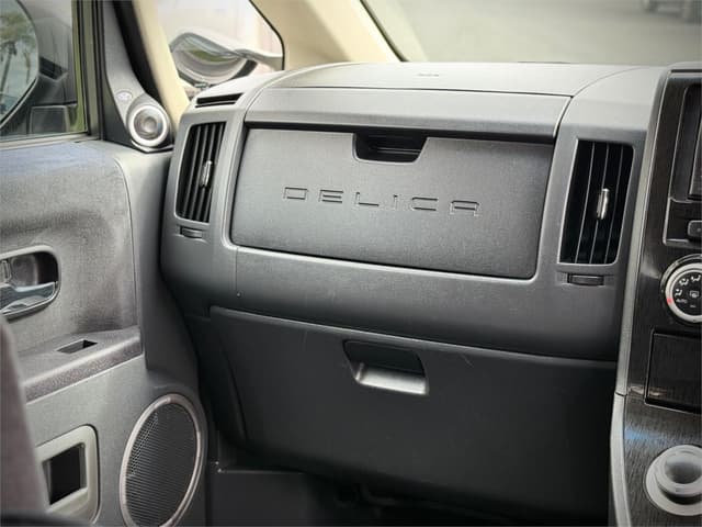 2009 Mitsubishi Delica JDM car for sale — photo 24 of 25