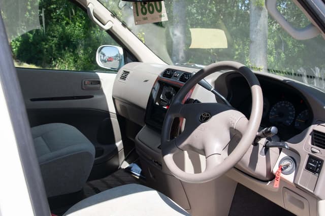 2001 Toyota Grand Hiace JDM car for sale — photo 9 of 19