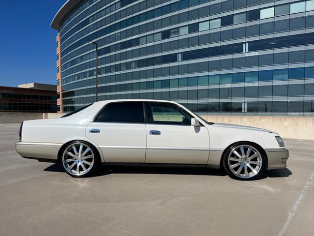 1998 Toyota Crown JDM car for sale — photo 8 of 25