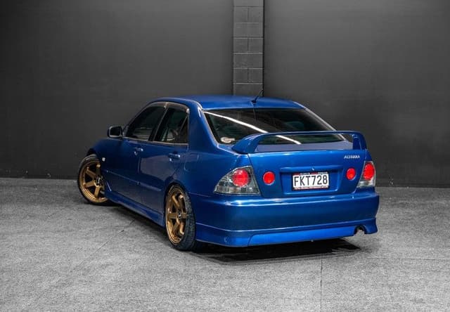 2003 Toyota Altezza JDM car for sale — photo 10 of 19