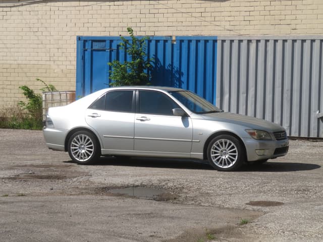 1999 Toyota Altezza JDM car for sale — photo 11 of 25