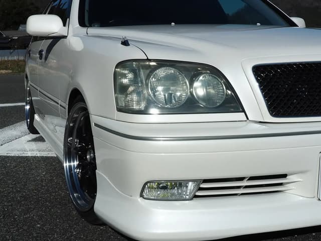 2001 Toyota Crown JDM car for sale — photo 18 of 25