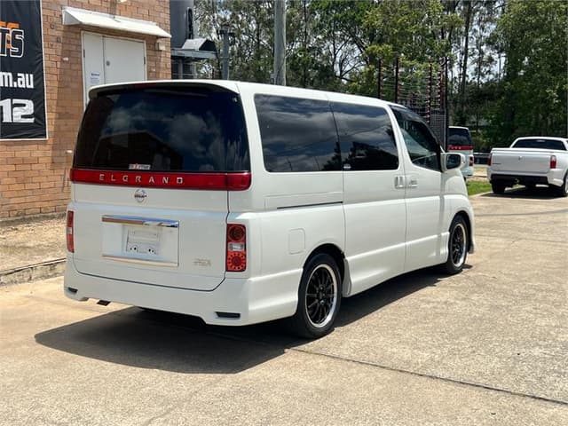 2010 Nissan Elgrand JDM car for sale — photo 7 of 14