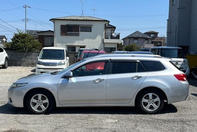 2011 Honda Accord JDM car for sale — photo 18 of 25