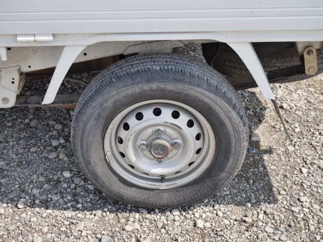 2002 Mitsubishi Minicab JDM car for sale — photo 21 of 25