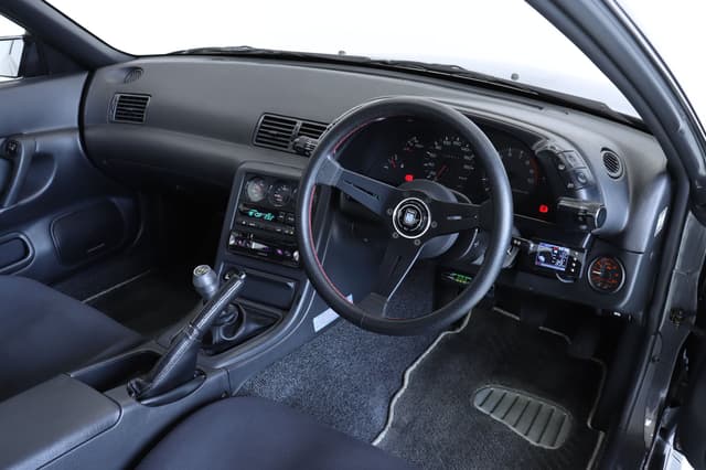 1991 Nissan Skyline JDM car for sale — photo 8 of 10