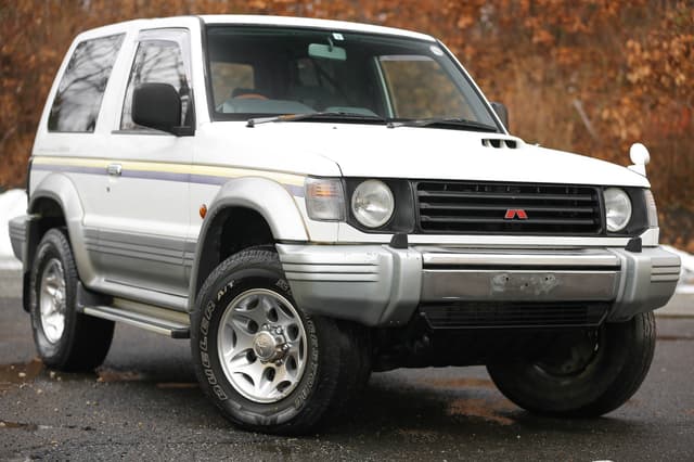 1996 Mitsubishi Pajero JDM car for sale — photo 7 of 10