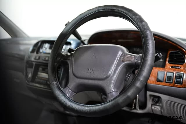 1996 Mitsubishi Delica JDM car for sale — photo 12 of 25