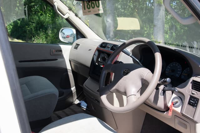 2001 Toyota Grand Hiace JDM car for sale — photo 9 of 15
