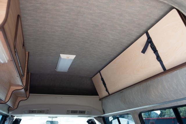2001 Toyota Grand Hiace JDM car for sale — photo 15 of 19