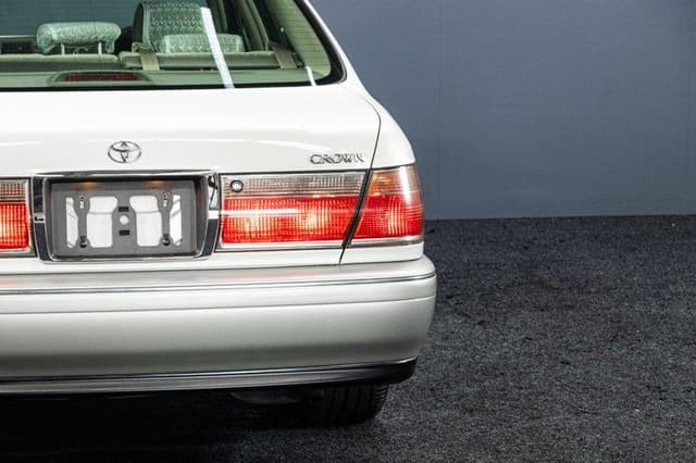 2001 Toyota Crown JDM car for sale — photo 5 of 18