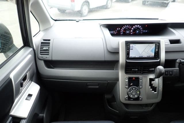 2008 Toyota Voxy JDM car for sale — photo 13 of 25