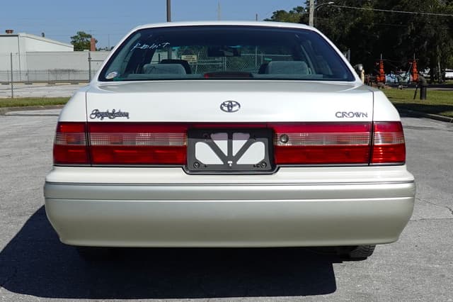 1997 Toyota Crown JDM car for sale — photo 6 of 16